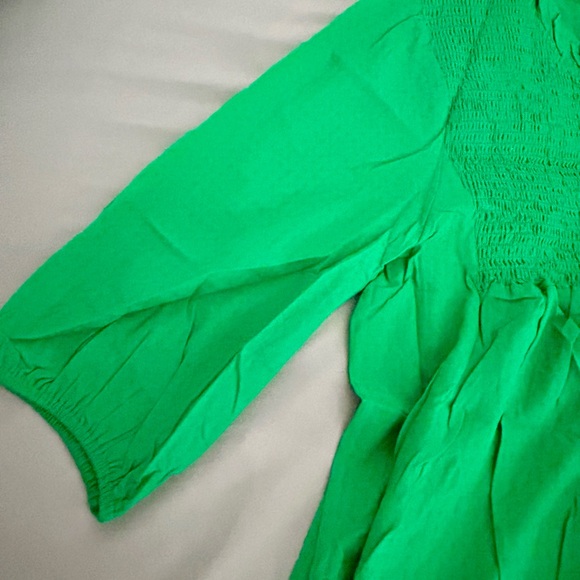 Green women’s blouse ribbed across chest with ruffled neck 3/4 sleeve - Picture 4 of 4